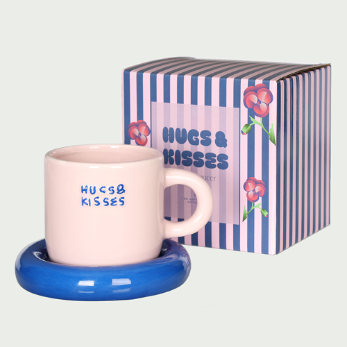 Hugs and kisses mok met schotel